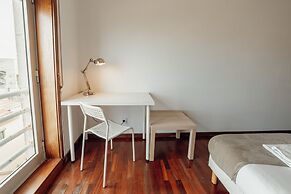 Espinho Modern 3 Bedroom Apartment by Vacationy