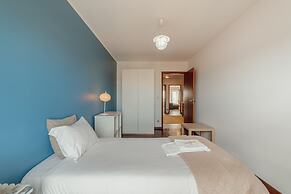 Espinho Modern 3 Bedroom Apartment by Vacationy