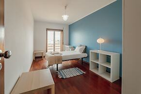 Espinho Modern 3 Bedroom Apartment by Vacationy