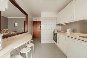 Espinho Modern 3 Bedroom Apartment by Vacationy