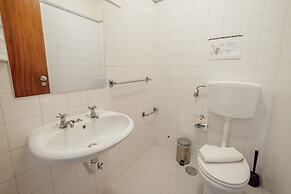 Espinho Modern 3 Bedroom Apartment by Vacationy