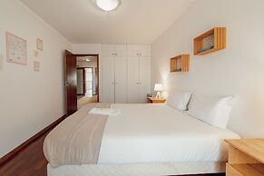 Espinho Modern 3 Bedroom Apartment by Vacationy
