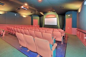 Caribbean Breeze Pool Home 3 Miles to Disney