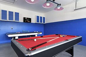 Caribbean Breeze Pool Home 3 Miles to Disney