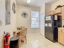 Spacious Regal Oaks Townhome by Disney