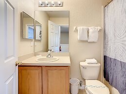 Spacious Regal Oaks Townhome by Disney