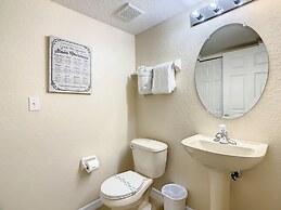 Spacious Regal Oaks Townhome by Disney