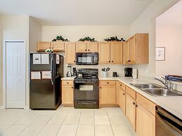 Spacious Regal Oaks Townhome by Disney