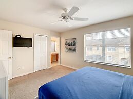 Spacious Regal Oaks Townhome by Disney