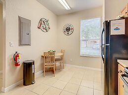 Spacious Regal Oaks Townhome by Disney