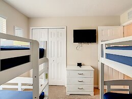 Spacious Regal Oaks Townhome by Disney