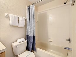 Spacious Regal Oaks Townhome by Disney