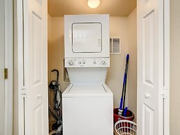 Spacious Regal Oaks Townhome by Disney