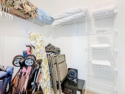 Spacious Windsor Palms Retreat - 11 Min to Disney