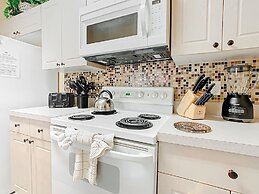 Spacious Windsor Palms Retreat - 11 Min to Disney