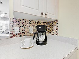 Spacious Windsor Palms Retreat - 11 Min to Disney