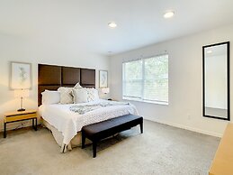 Luxury Townhome Near Disney w Resort Amenities