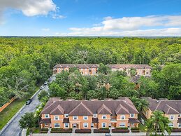 Luxury Townhome Near Disney w Resort Amenities