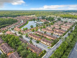 Luxury Townhome Near Disney w Resort Amenities