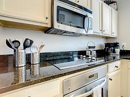 Luxury Townhome Near Disney w Resort Amenities