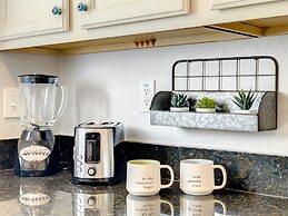 Luxury Townhome Near Disney w Resort Amenities