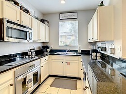 Luxury Townhome Near Disney w Resort Amenities