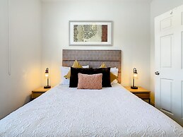 Luxury Townhome Near Disney w Resort Amenities