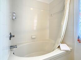 Luxury Townhome Near Disney w Resort Amenities