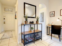 Luxury Townhome Near Disney w Resort Amenities