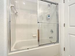 Luxury Townhome Near Disney w Resort Amenities