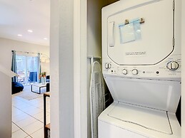 Luxury Townhome Near Disney w Resort Amenities