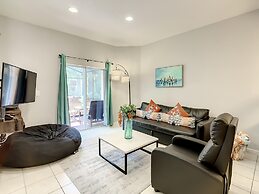 Luxury Townhome Near Disney w Resort Amenities