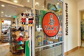 Luxury Townhome Near Disney w Resort Amenities