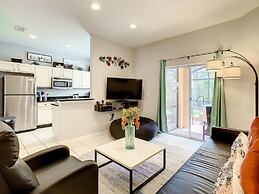 Luxury Townhome Near Disney w Resort Amenities