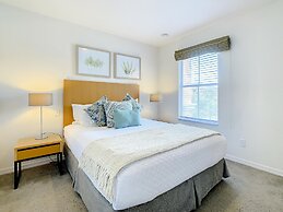 Luxury Townhome Near Disney w Resort Amenities