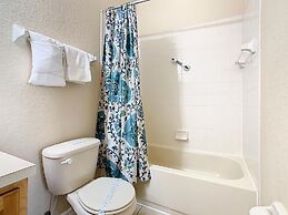 Family Getaway 4BR Townhome by Old Town