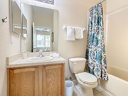 Family Getaway 4BR Townhome by Old Town