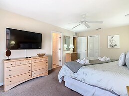 Family Getaway 4BR Townhome by Old Town