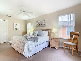 Family Getaway 4BR Townhome by Old Town