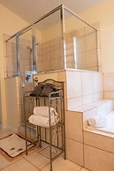 Super Mario Hideaway - Pool Spa Game Room Fun