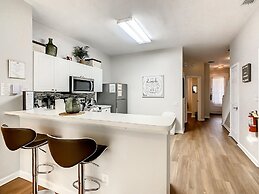 Windsor Palms Townhome w Private Pool Near Disney