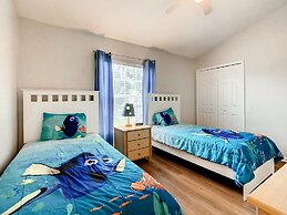 Windsor Palms Townhome w Private Pool Near Disney