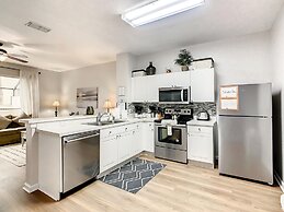 Windsor Palms Townhome w Private Pool Near Disney