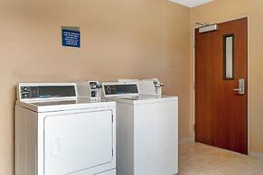 Red Roof Inn Charlestown