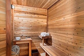 The Fireside Retreat 6 BD, Sauna, Home Theater