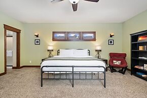 The Fireside Retreat 6 BD, Sauna, Home Theater