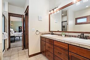 The Fireside Retreat 6 BD, Sauna, Home Theater