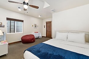 The Fireside Retreat 6 BD, Sauna, Home Theater