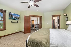 The Fireside Retreat 6 BD, Sauna, Home Theater