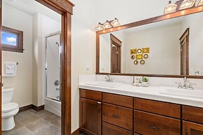 The Fireside Retreat 6 BD, Sauna, Home Theater